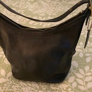 Bucket style shoulder bag